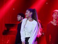 Ariana Grande niezwykle seksi na scenie